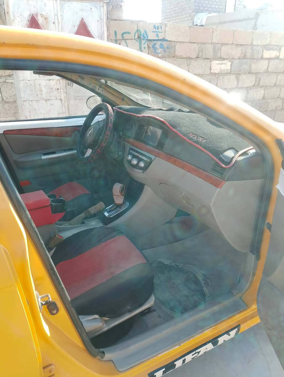 سياره ليفان للبيع موديل 2011كير محرك كورله يارس توماتيك  بيه واجه مال سنويه شرط الوكاله والتحويل  من الشرعي كابون ما مسجل هيئه 100الف مكان السياره موصل تل الرمان السياره حالين واكفه يم الباب طفيته وما تشتغل ابيعك عل عطله تسحب وتمشي ماعرف عطله شنو ماوديته يجوز نوزل مجول السعر 30وبيها مجال بسيط و ترهم معارض حسب القناعه بس شرط محرك وكير ‏‪0751 245 1495‬‏    ‏‪0770 251 3104‬‏
