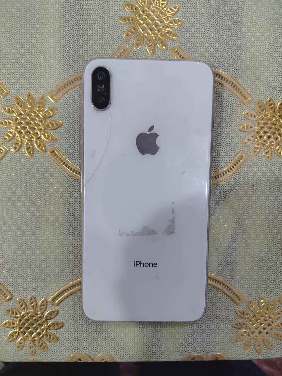 xs max ذاكرة ٢٥٦ ميتفرمت لان بي ايكلود
بي دكمة الباور وكامرا سيلفي والسماعة وسماعة اتصال اما الباقي شغال
امبدل بطارية وشاشة٣ خيارات بي ملاحظة بل شاشه ماشره بل صور 
السعر ٦٥ مكاني بغداد الدورة والجهاز شغال وينزل برامج ***********
