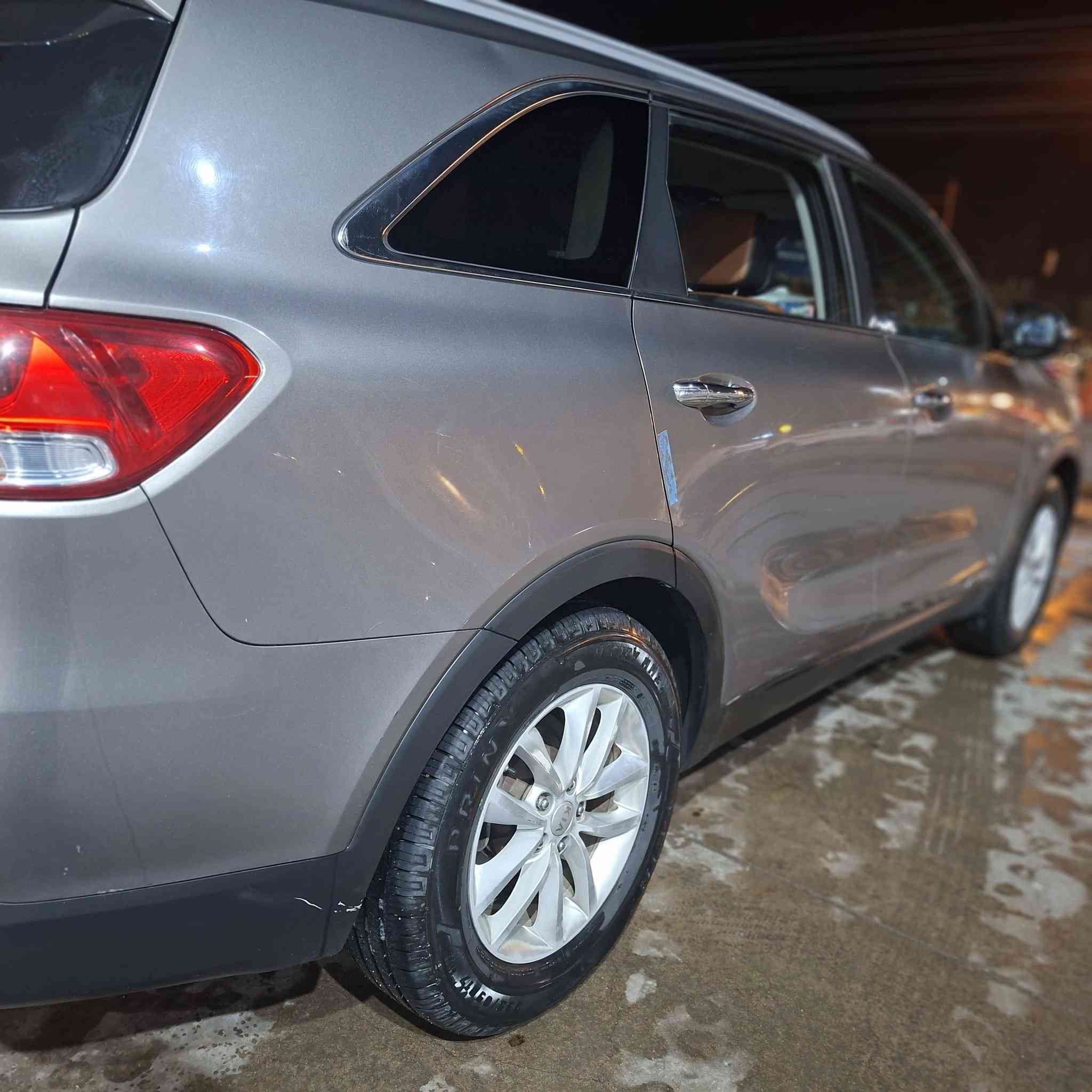 سورنتو 2019 بغداد مشروع وطني
مكانه بصره الهارثه  و راعيه بصره بالزبير
بيه بنيد وچاملغ بدون دواخل . بيه معجون بالچاملغ الخلفي 
6 سلندر 7راكب كشنات جلد مواصفات عاديه
ماشيه 100 سعره 175 وبيه مجال
رقم ***********
