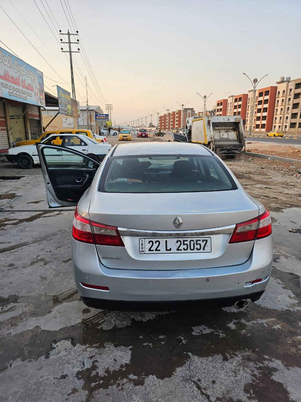 السلام عليكم رينو سافران موديل 12
كفاله عامه فقط باب مبدل! :  كير مكينه كله مشروط وبلاديات  سنويه لسنه 2030 مالكها موجود بالديوانيه رقم اربيل السياره جاهزه من كلشي تبريد ثلج تدفئه فول 

.. بصمه تشغيل 
..  محرك 4 سلندر 2000
.. تبريد قطعتين  

*********** 

السعر 82
