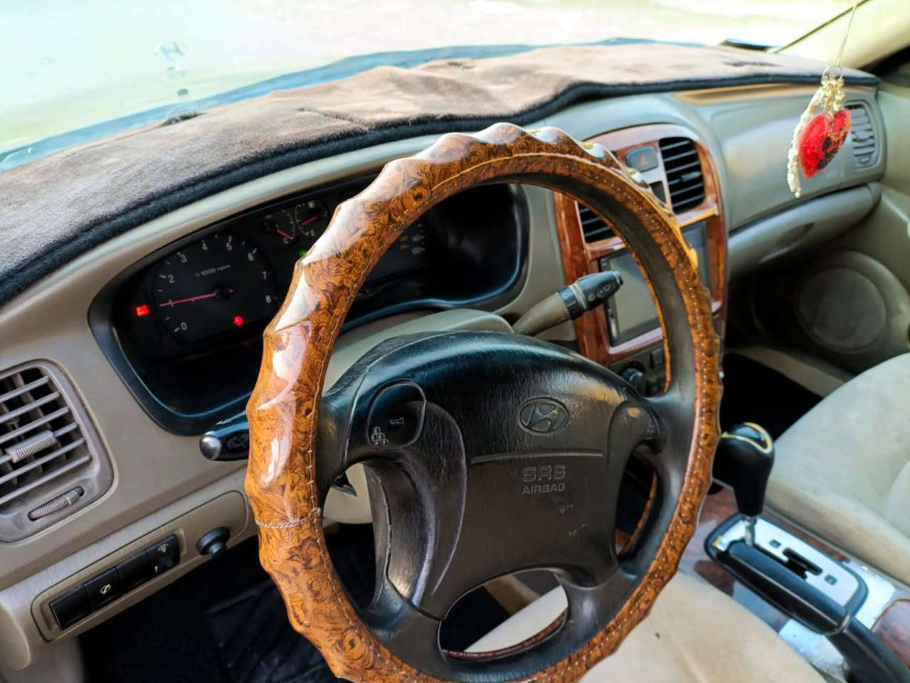 سلام عليكم سوناتا وفود ستة سلندر ✈️ رقم بغداد انكليزي شرط تحويل ثاني يوم  سنويا ال28 سيارة جديدة معنا الكلمة تراي زيرو سيارة مكفول من الكص والضربة مصبوغة عام اثر جراد توها مصبوغة سيارة دواخل بجيس شاشة لمس كامرة تحكم سترين كهربائيات كلها شغالة تايرات توني شادهن منضومة تبريد ثلج زنون مامتعوبة سيارة مكان بابل القاسم ***********
