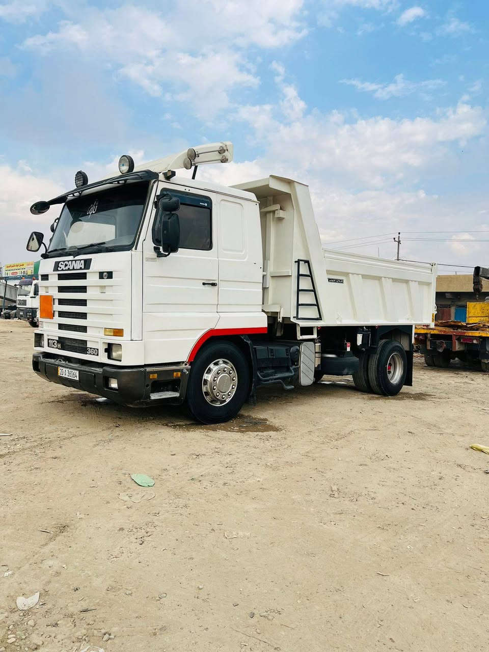 السلام عليكم سكانيا للبيع موديل  1998 رقم ديالى  سنوية جديدة هزة جديدة  بسمي رقم نكليزي  مكينة 13 كهربائي كير 3×3 اكسن مشيف بدي حدادة جديدة 
للتواصل رقم الهاتف ***********  مكاني بغداد 
مامتواجد عل فيس 
فقط الاتصال على الرقم
