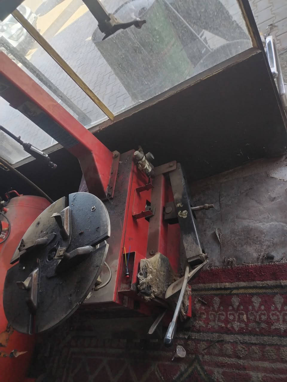 سلام عليكم خالعه وكمبريسر بات هوه للبيع العنوان نجف بحي امير بشارع التربيه السعر بمليون كلهن ***********09
