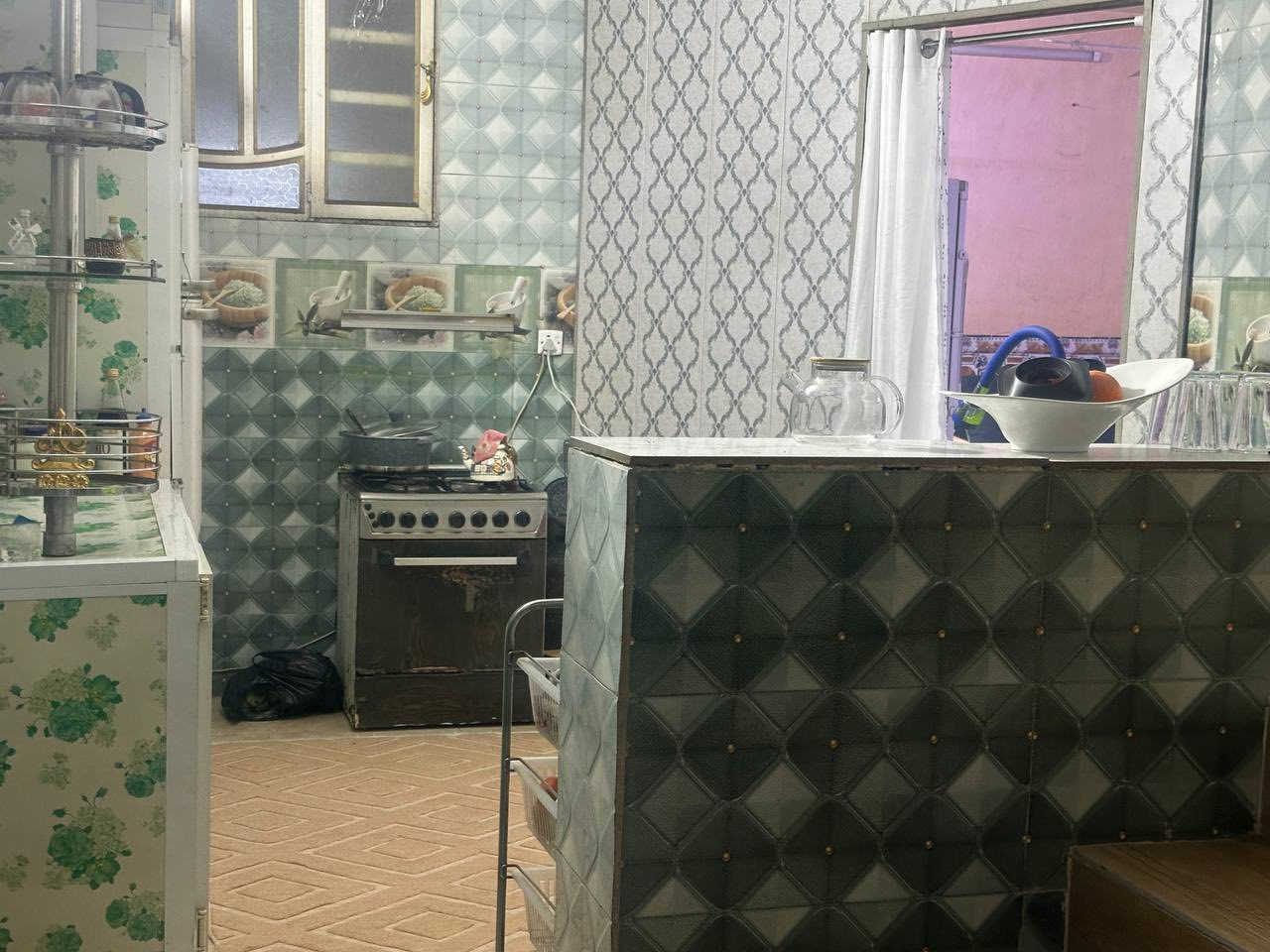 زراعي سكينةفرع مخبز الساعدي٩/٢
١٥٠ متر طابق واحد فول غرفتين نوم وصالة واستقبال بيت كامل وعالي عن الشارع *********** قريب المولدة مال الساعدي
