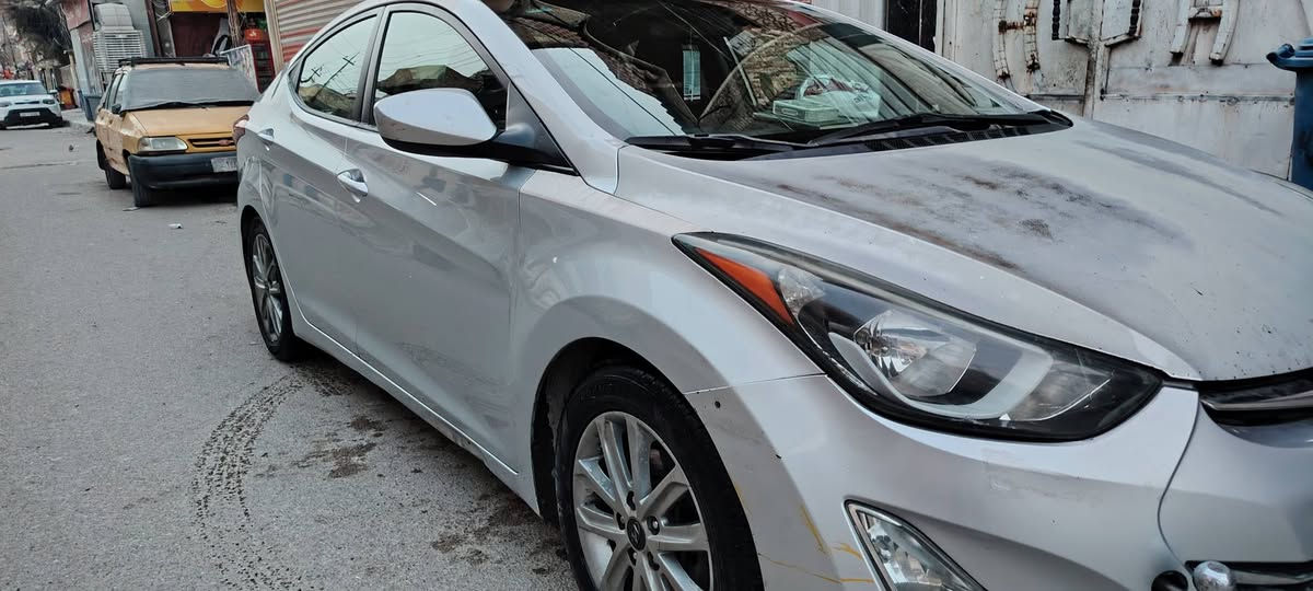 السلام عليكم ورحمة الله تعالى
النترا وارد أمريكي 2015 بغداد
 حادثها بنيد وجاملغ
# محرك 1800 دوش مامفتوح 
# تدفئة تبريد
#سنويه بأسمي لغاية 2030

@السعر 108
للإتصال ***********
