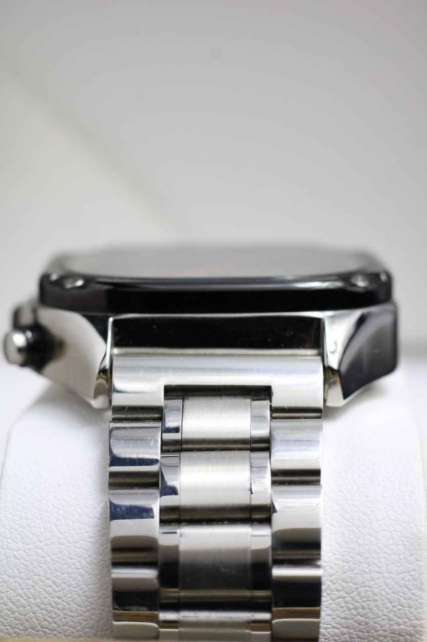 ساعة اوركاجينا من ماركة انكيدو العراقية
ساعة جدا فخمة وشكلها رجالي حاد مطعم بالأحمر. 
الساعة ملبوسة مرتين وبعتها لان محتاج فلوسها

كل العقارب شغالة (ضبط التاريخ، مؤقت ثواني، مؤقت دقائق) 
اللون سلفر

الساعة :
القطر ٤٢ ملم 
الوزن ١٣٩ غرام 
السمك ٢٢ ملم
مقاومة للماء على عمق 30 متر (حسب ادعاء الشركة!)
السير :
العرض : ٢٢ ملم 
الطول : ٤٠ ملم

السعر ٤٠ الف وبي مجال بسيط
توصيل 5 لجميع محافظات العراق النجف, العراق


**إذا كنت صاحب هذا الإعلان وتريد حذفه لأي سبب، رجاءا أرسل رسالة إلى الدعم الفني**