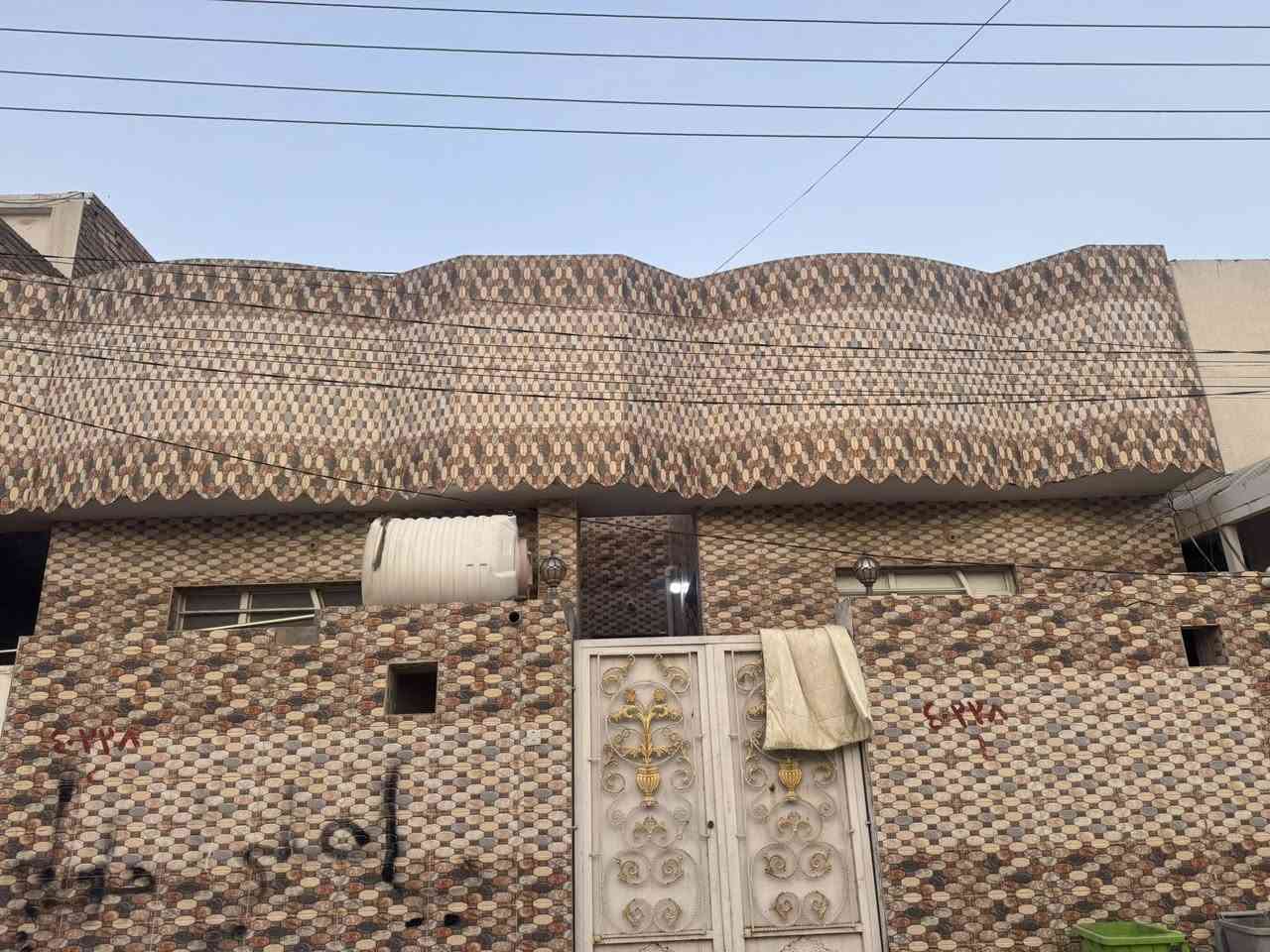 دار للبيع حي الوفاء شارع 15 ب40 الف مستأجر الشهر 300طابق واحد مسلح استفسار اكثر ***********
