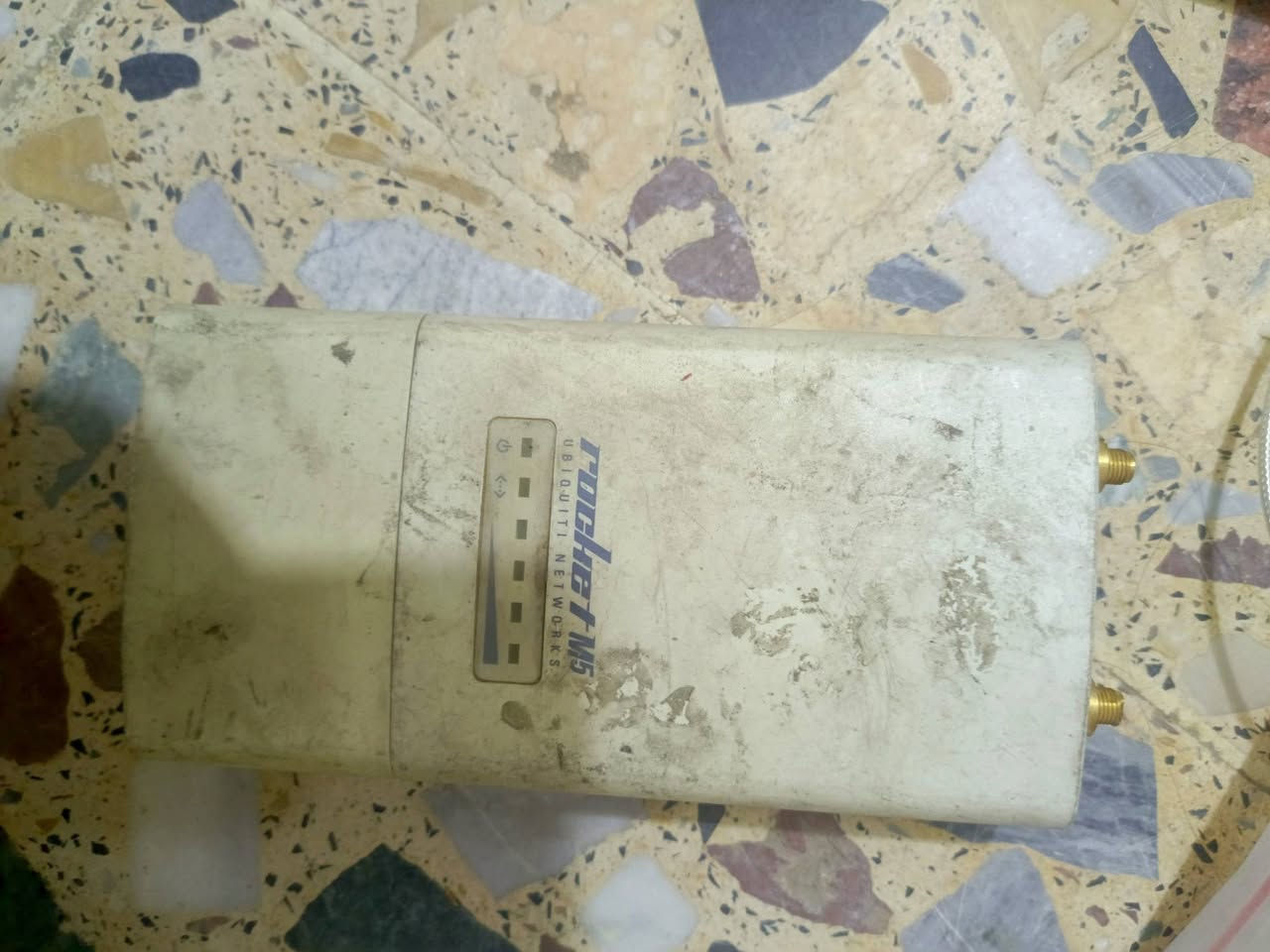 السلام عليكم
غراض مستعملة للبيع 
راوتر بورد 2011 البورت ال 10 عاطل
راوتر برود 433 5 g عدد 3
راوتر بورد 433 2.4 عدد 2
فلاتة 433 
سكترات 2.4 عدد 3 120
باج بنل 100 2
باج بنل كيكا ٨ بورت 1
بور سبلاي 1
هاب 8بورت poe عدد 4
سيسكو 2950 1
راوتر بورد 912 الشكل القديم 3


**إذا كنت صاحب هذا الإعلان وتريد حذفه لأي سبب، رجاءا أرسل رسالة إلى الدعم الفني**