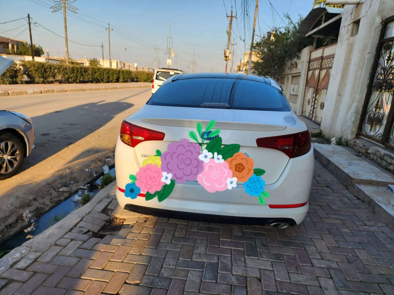 السلام عليكم
اوبتيما موديل 2011 خليجي مكفولة كفالة عامة بية فقط شوية بارد بل باب ول باقي عدا البارد الباقي كفالة
مكينة 2000
اشارة بل مري 
مري شفط 
كامرة خلفية
حساسات 
شاشة
تخم تايرات 
حدادية. جديدة 
كير ومحرك كفالة
رقم ذي قار. شرط التحويل 
السعر (١٢٥)وبية مجال للطيبين 
مكان سيارة الرفاعي رقم الهاتف ***********
