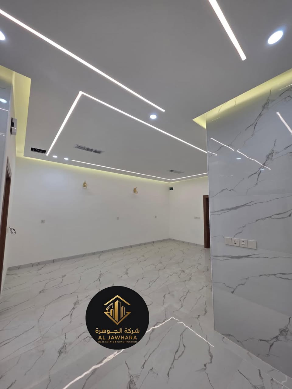 دار للبيع من طابقين بناء حديث Zeroفول ملكي مبني بأحدث المواد والمواصفات الهندسية مغربي فول 
الكهرباء نظام فوتو سيل  دبل جام  تبريد مركزي نظام كامرات  فول مواصفات

💎( هاي فرصتك لا تخلي احلامك اتضيع من اديك ) 

 #طابو ملك صرف بأسم شخص واحد 

#المساحة :- 125 متر              #واجهة 7 متـــر  

الموقع:- كركوك_ حي البعث  _ خلف التجاري موقع راقي  

حيث يحتوي الطابق الاول على استقبال وهول مفتوح عل مطبخ وغرفه نوم 🛌 مطبخ حار بارد وصحيات ومناور   🚗 
والطابق الثاني:-  2غرف نوم حمامات و مخزن  

💵السعر  مناسب  جداً جداً 💵 للأتصال ***********

#موقع الشركة كركوك حي عدن مجاور الجنسية الجديدة 
 ومجاور اسماك البغدادي عمارة البحرين الجوهرة للعقارات

 🏦شركة الجوهرة للعقارات والمقاولات  🏦 
  
 📞للأتصال ***********

✅نستقبل جميع عروضاتكم السكنيه والتجاريه في كركوك
