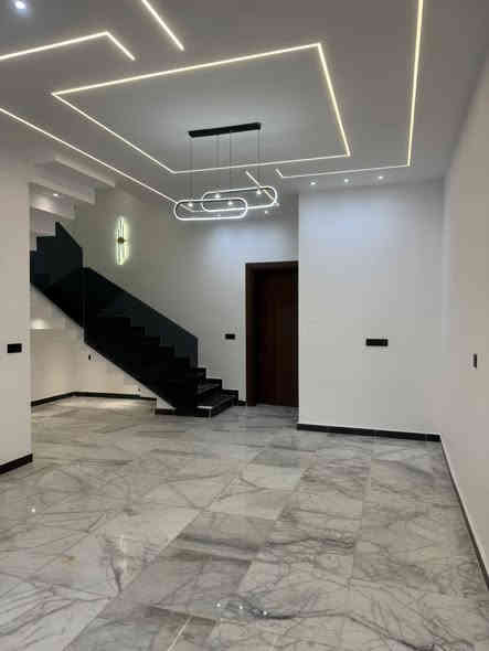 #علي_يوسف_للاستثمار_العقاري

⁨ ⁨#للبيع  في #السيدية !

🏡 تفاصيل العقار:

 المساحة: 140 م 
 الواجهة: 7 م 
النزال: 20م

الطابق الأول: صالة لأستقبال الضيوف، حمام ضيوف، مطبخ حار وبارد، غرفة نوم، شلال داخلي، حمام بتصميم أنيق.

الطابق الثاني: 3 غرف نوم ثنين سويت بالاضافه الى حمام ملحق 

الطابق الثالث: غرفة نوم بالاضافة الى حمام ملحق

📍 موقع مثالي:
يقع المنزل في السيدية مربع تبوك 
لبيت مجهز بأحدث المواصفات العصرية 

. البيت بنظام Smart Home منزل ذكي.
. نظام لمس Touch point.
.البيت بالكامل مغلّف بارقى انواع المرمر الاسباني. 
.البيت مجهز كامرات مراقبة مع WiFi. 
.شبابيك دبل جام عازل.
. جلسة خارجية مميزة
.ديكورات حديثة ومواصفات عالية

#لمعرفة #السعر #الرقم ( 1 ) #سأتي #السعر #مباشره

إذا كنت تبحث عن فرص استثمارية عقارية في السيدية، يفضل عليك التواصل مع مكتب علي يوسف للاستثمار العقاري للحصول على المزيد من المعلومات والاستشارة.

📞 للاستفسار:  

***********  
***********  
***********  

📍 أو زورونا في مكتب علي يوسف للاستثمار العقاري  
السيدية – شارع الخيزران – مقابل ماكسي مول – مجاور نيكست لايت.
