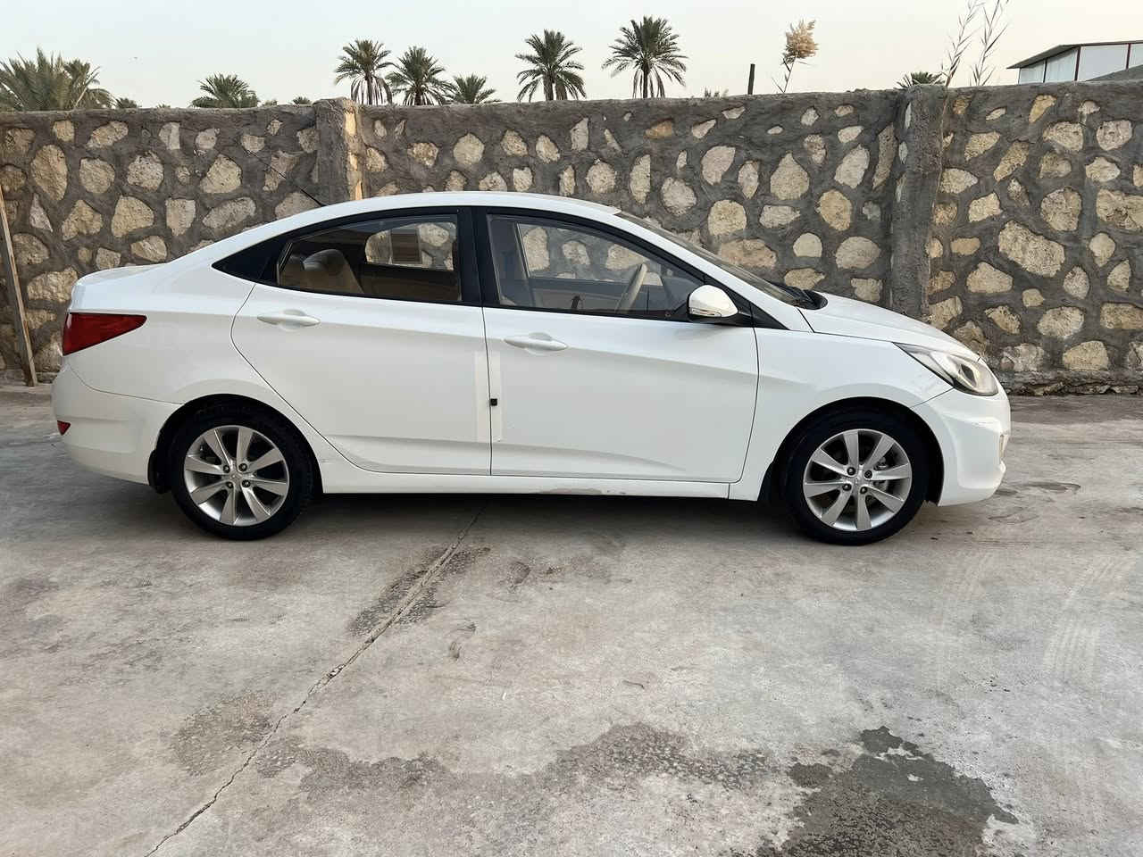 سلام عليكم اكسنت2014خليجي بيها صبغ  جاملغ السايق وربع البنيد والباقي كفاله عامه رقم بابل حره باسمي ✅ ممشاها112حقيقي✅ السياره جاهزه تخم تاير حداديه خير من الله مكانها بابل الحله 
للسعر يرجى الاتصال ***********
