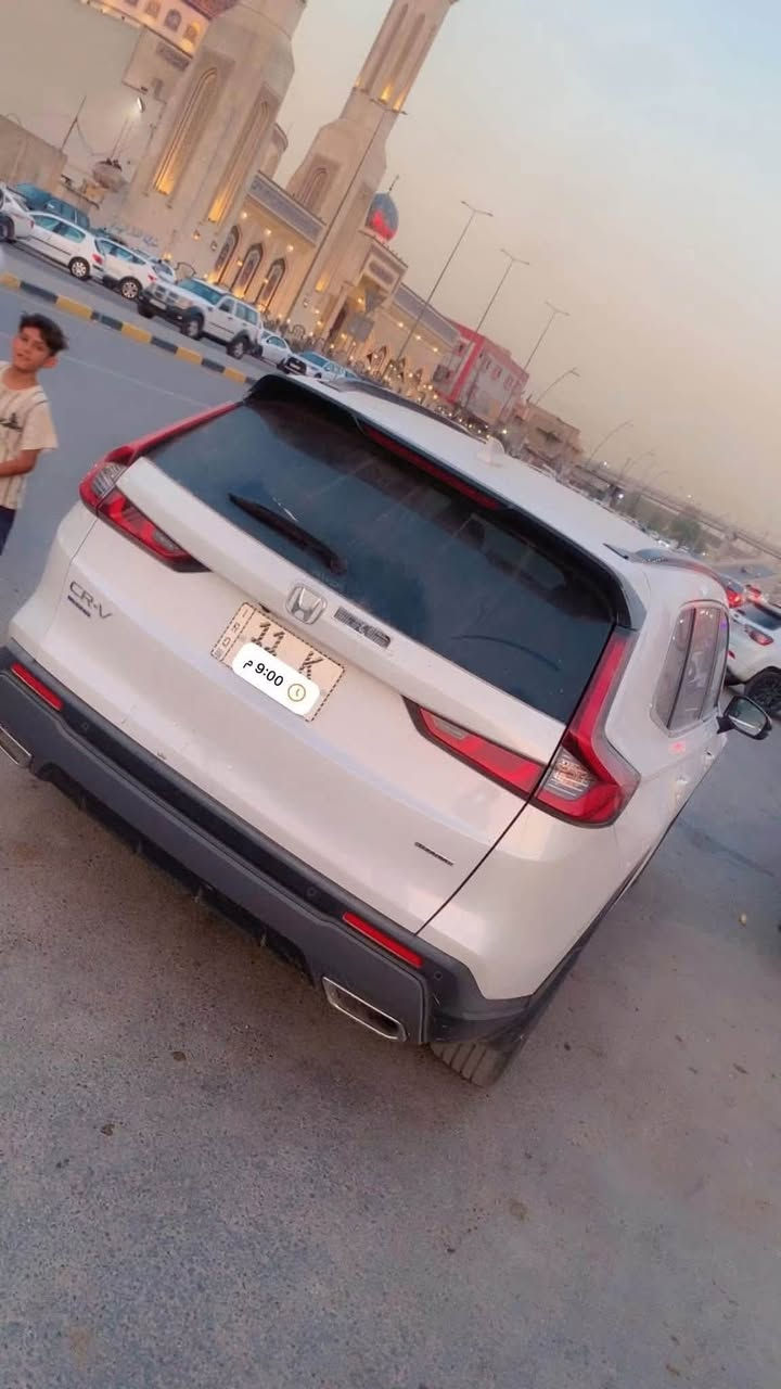هوندا  CRV  موديل 2025 تورنگ هايبرد

Honda Cr-v TOURING 2.0 

فول مواصفات 

• مكينة 2000 هايبرد تنفس طبيعي

• كير اوتوماتيك 

• شاشة كبيرة

•فتحه سلايد

• كاميرا خلفية 3 انظمة

•كرسي كهرباء جلد  لون اسود  

• رادار امامي+خلفي 

• مانع تصادم

• محدد مسار 

• تصحيح مسار

• شفتات بالستيرن

• مثبت سرعة

• مانع انزلاق

• دخول ذكي 

• إنارة ترحيبية

• هندبريك كهرباء

• عداد ديجيتال

•لايت عدسات زينون

• نظام اوتو لايت Auto

• لايت العالي زنون 

اوتو هولد للبريك

• حساسات مطر 

• حساسات امامي خلفي 

• حساسات ضغط هواء الإطارات

• أوامر صوتية

• 4 أنظمة قيادة (eco,individual , sport,normal )

السياره وارد  تبديل بنيد فقط وصور الحادث واتساب 

السعر ٢٣٠ 

العنوان /بغداد 

***********
