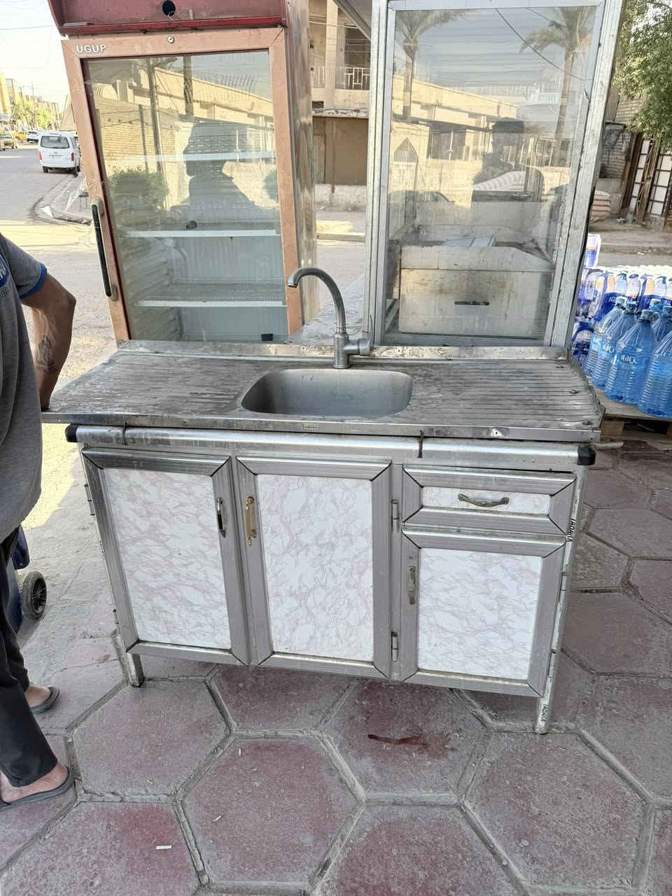 غراض مطعم للبيع
العنوان البلديات 
***********
