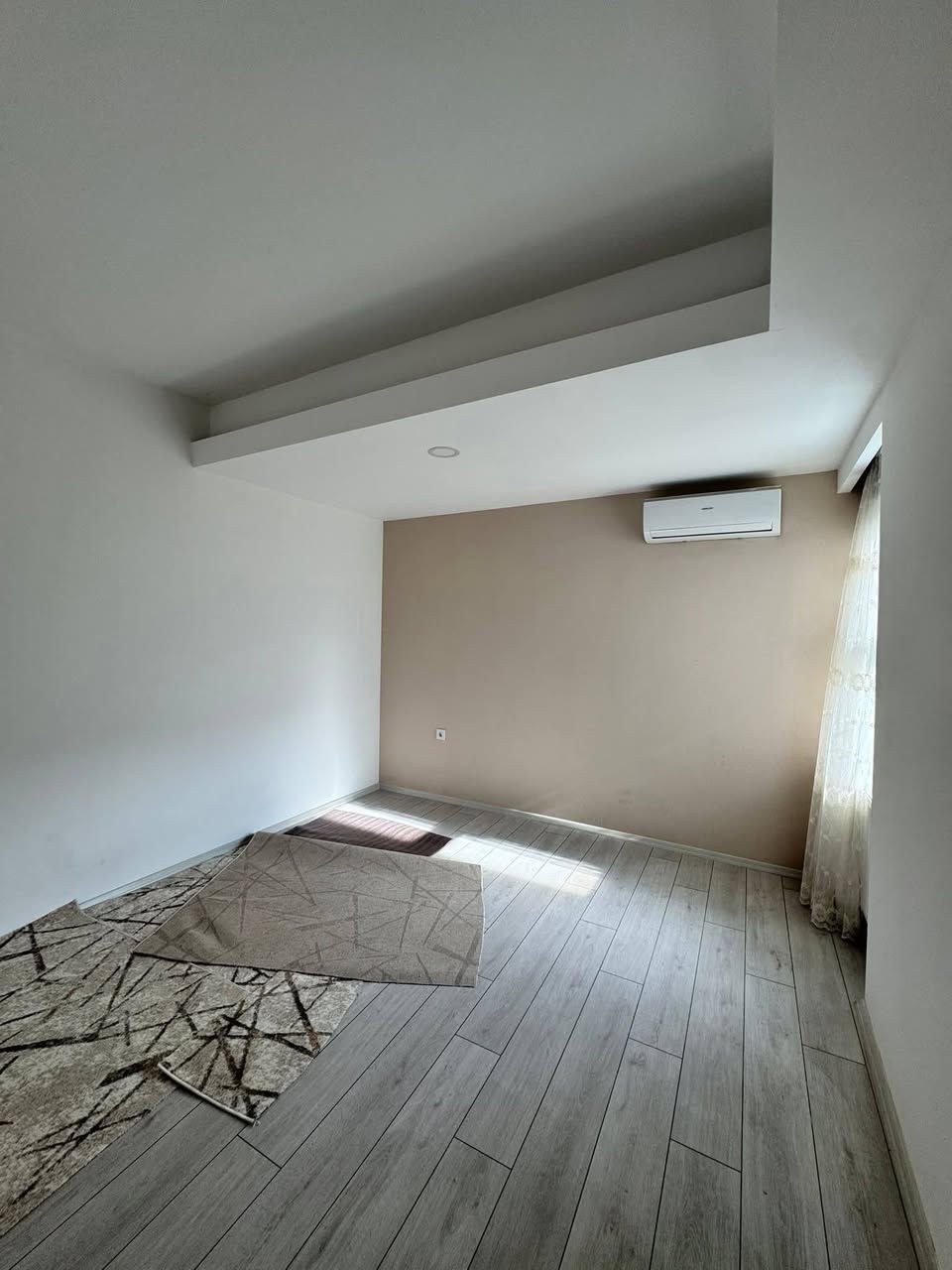 ⁨ ⁨ ⁨ شقة فارغة للبيع في مجمع / القرية الفرنسية 1 / بحالة جيدة جدا و موقع مميز واطلالة على جبل زاوة 

‼️ اذا كنت ترغب في بيع شقتك او شراء شقة في اي مجمع داخل مدينة دهوك بامكانك التواصل معنا على الارقام ادناه 

مجمع / القرية الفرنسية 1 / دهوك
الطابق / 12
الاتجاه /  جنوب شرق
المساحة / 184 م

 غرف نوم عدد 3 + (غرفة  سويت) /  استقبال /  مطبخ /  صحيات / بلكونة

‏‎‏‎للاستفسار الاتصال على 
‏‎‏‎مكتب VIP للعقارات / دهوك  تناهي

*********** /  *********** 
او على الماسنجر أو الواتساب 
‏‎‏#realestate #duhok #عقارات #explore #viral fyp⁩⁩⁩⁩
#شقق #سكنية #فرنسية١ #مجمع #سكني #دهوك #موصل #بغداد #اربيل #سليمانية #شراء #بيع #استثمار #ايجار #افروستي #فرنسية٢ #كازبلانكاb
