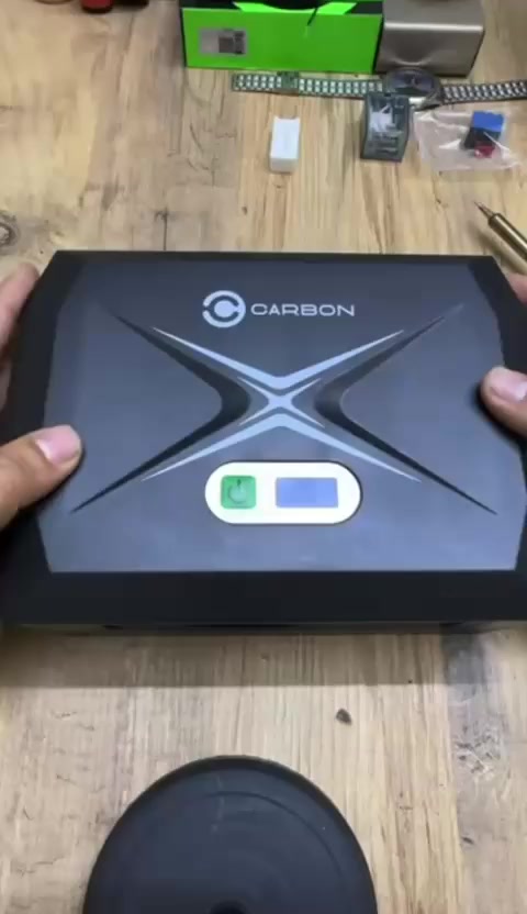 يوبي اس كامرات وراوتر جديد
Carbon 100W-UPS المصغر لتزويد الطاقة بشكل غير منقطع (Mini UPS)، وإليك أبرز مواصفاته ومميزاته: 
سعة البطارية: يمتلك بطارية ليثيوم بسعة عالية تبلغ 18,800 مللي أمبير في الساعة.
القدرة: يوفر طاقة إجمالية تبلغ 100 واط.
الاستخدام: مصمم لدعم تشغيل كاميرات المراقبة وأجهزة تسجيل الفيديو الرقمي (DVR)، حيث يمكنه دعم أكثر من 8 كاميرات.
سعر القطعه 35 الف يوجد توصيل جميع المحافظات


**إذا كنت صاحب هذا الإعلان وتريد حذفه لأي سبب، رجاءا أرسل رسالة إلى الدعم الفني**