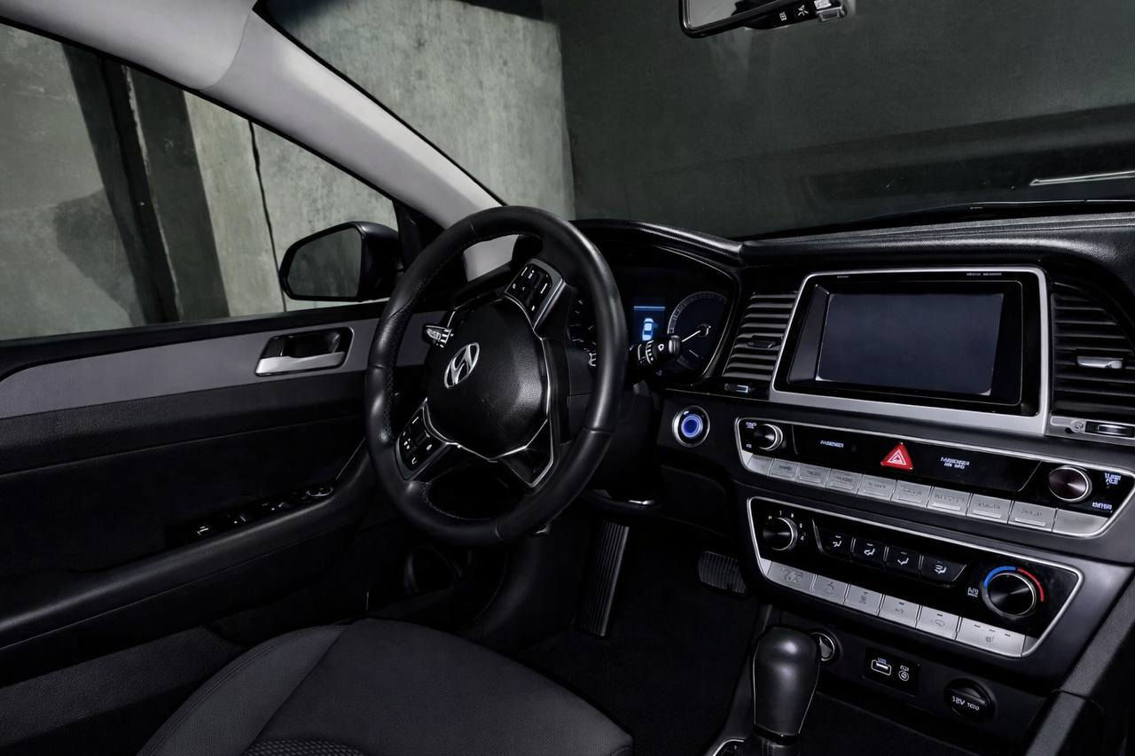 تحيه طيبه …❤️ سياره للبيع نوع هونداي سوناتا  موديل 2018
رقم ديوانيه  حره تحويل مباشر وارد امريكي حادث جاملغ وبنيد فقط بدون عداهن كلشي مكفول وتفحص سونار مكينه ٢٤٠٠ مكفوله برغي مملعوب بيها 
كير اوتوماتيك 
شاشه 
كامره 
تبريد ثلج 
تحكم ستيرن جهتين 
تايرات نظيفه جديده تخم كامل
تدفئة كشنات 
صدرها ع وضع الشركه 
ماشيه 85 الف فقط حقيقي 
وسعرها 142 وبيها مجال بسيط 
ومكانها بالديوانيه مركز المدينه 
وهذا رقمي *********** بيه واتساب
