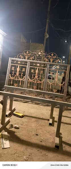 يا الله ابواب خارجيه نقشه شيش باكستاني اسعار كلش حلوه ورخيصه القياسات والشكل واللون حسب الطلب الضمان سنتين حديد من ثنين ملم الى ملم عراقي وتركي  يوجد خصم ل اصحاب المعارض والسكلات 
***********
نعمل كافة انواع الحداده سقائف ابواب شبابيك وباقي اعمال الحداده عمارة
