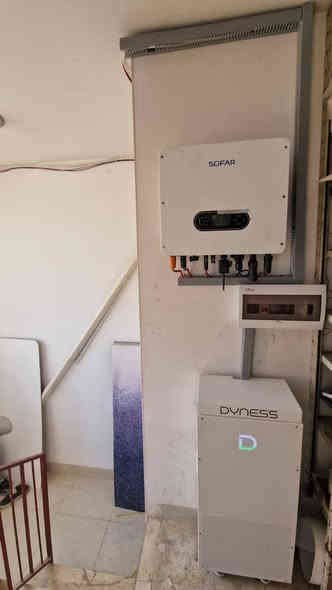 منظومة من طاقة سمارت في الموصل - حي العربي - منزل الدكتور حامد ابراهيم الراشدي 

تم اليوم الانتهاء من نصب منظومة طاقة شمسية 
 منظومة Sofar للدكتور حامد ابراهيم الراشدي  
منظومة سوفار هي منظومة هجينة يمكنها التوليد وارجاع الكهرباء للوطنية بكفائة عالية . 

- انفيرتر 6 كيلو سوفار ضمان 5 سنوات 💪🏼
- بطارية داينيس 14.6 كيلواط ضمان 10 سنوات 💪🏼
-  لواح شمسية 620 واط من HZ ضمان 12 سنة 
- نظام مراقبة عن بعد كامل 24/7

 

# مميزات المنظومة الشمسية
-ارجاع الكهرباء للوطنية 
- تقليل فاتورة الكهرباء بنسبة اكثر من 80% 
- تحسين البيئة وتقليل الانبعاثات الكربونية
- توفير الطاقة في أوقات الذروة
- المحافظة على اجهزة المنزل كون الفولطية مستقرة وتطول العمر الافتراضي للاجهزة الكهربائية   

# الفوائد المالية
- توفير مالي جيد كون الكهرباء مجانية وارجاع الكهرباء للوطنية 
 .

مكتب طاقة
الموقع الاول بعشيقة حي العسكري مقابل معرض مخلد 
 مهندس فادي *********** 
***********.   اياس سعيد
 

طاقة_شمسية
#منظومات_طاقة
#سوفار
#HZ
#داينيس
#الربيعة
#تل_سمير
#طاقة_سمارت
#طاقة_متجددة
#انفرتر
#بطاريات
#الواح_شمسية
#نصب_منظومات
#عروض_الطاقة
#عراق
#بعشيقة
#مهندس
