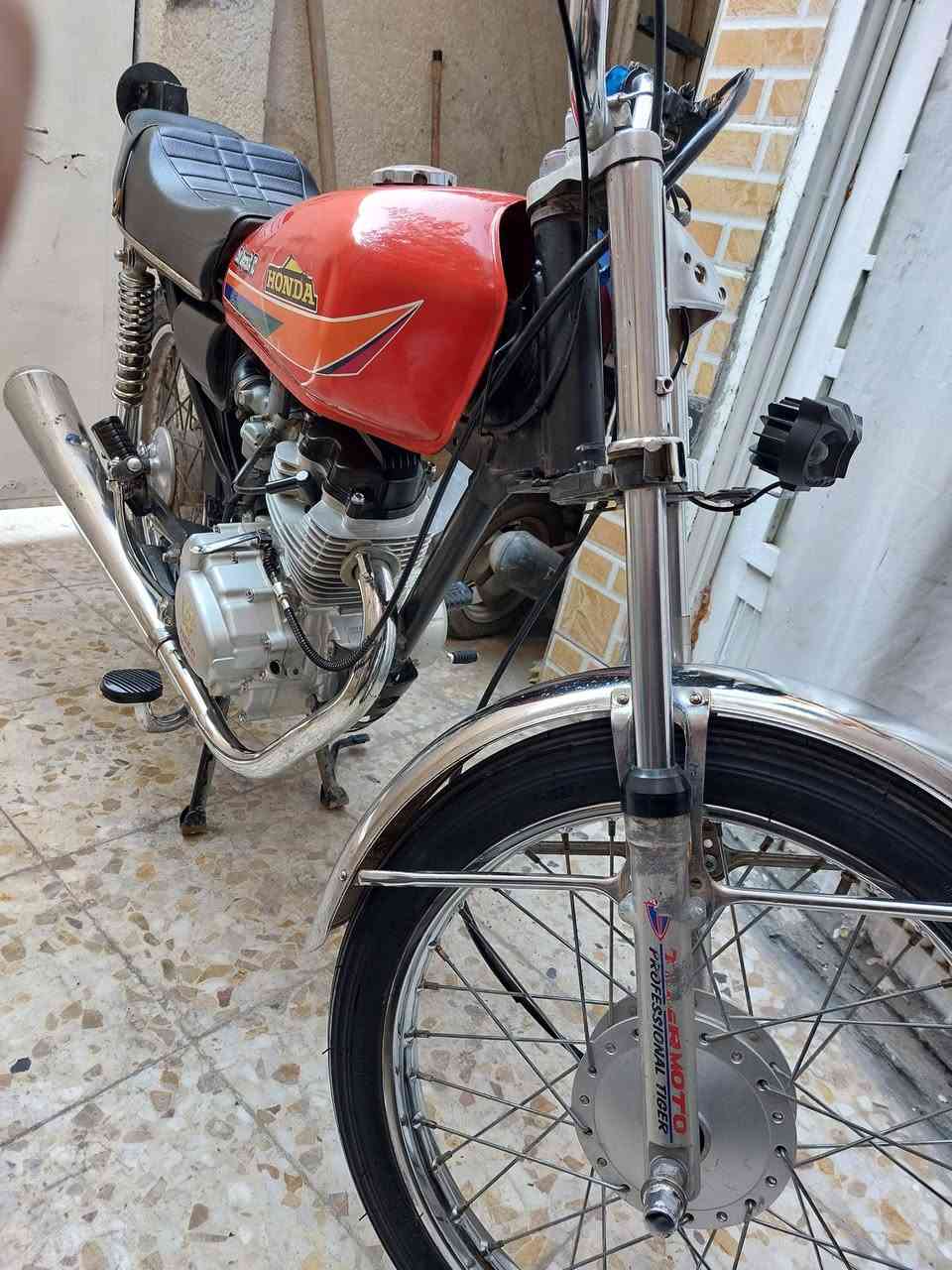 اربعه كير كلك كلك للبيع مكينه ما مفتوحه السعر 450 وبيها مجال 
كشن تفصال تانكي هوندا  تايرات جدد 
مكاني كربلاء ***********
