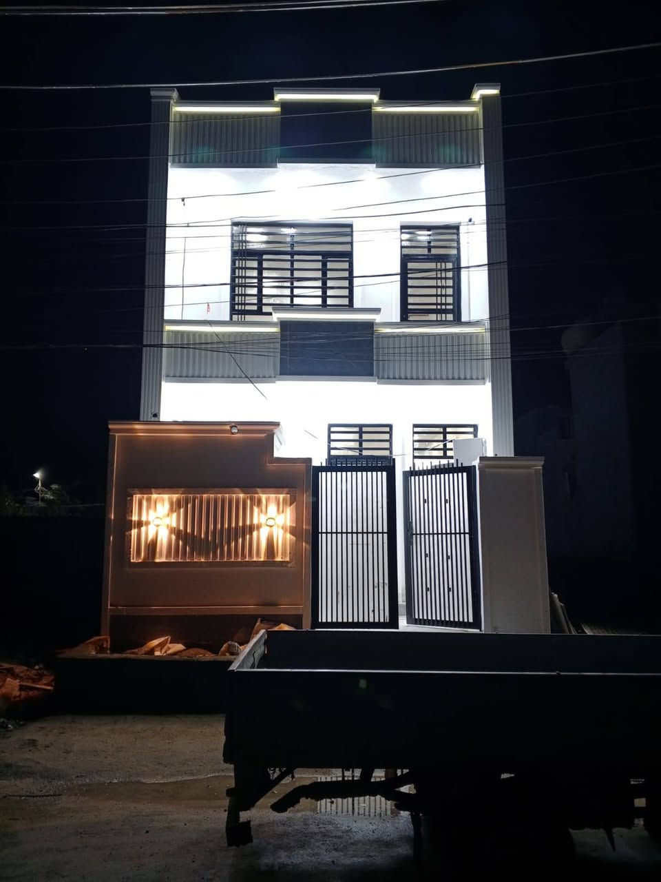 بيت للبيع مساحة 100 متر منطقة الانتصار شارع المهندسين

 ١٠٠ في ٥. ميه متر 

_ غرفتين نوم وستقبال وصاله ومطبخ حار وبارد

_ بناء طابوك الأرضية رفت صب مركزي

_ كهرباء مجاري ماء تبليط 

للاستفسار 

***********
