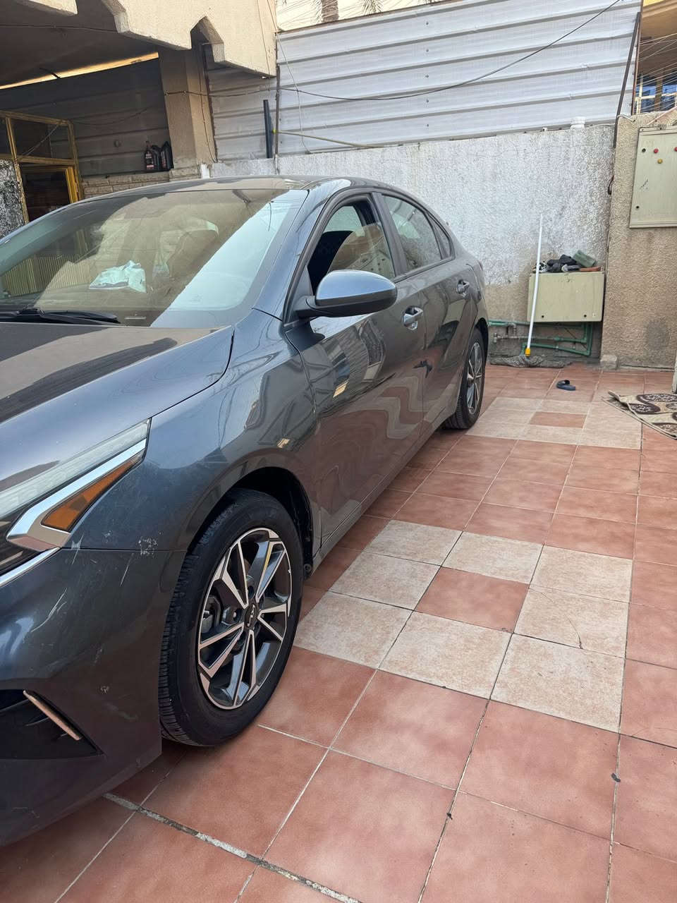 السلام عليكم 
كيا فورتي 2022 وارد كندي
مكاني بغداد 
ماشية 81الف كيلو
حادثها جاملغ جهة السايق مبدل نفس الون  وبنيد مبدل نفس الون وقبق الجنطة مبدل اصلي نفس الون بدون أي حادث خلفي
المكينة مفتوحة مبدل كازكيت
بيها تعمير خفيف بلشاصي الجها اليسار
والغد الجها اليسار السيارة كاملة بدون نقص 
السعر140$ وبيها مجال حك الجية
رقم اربيل بسمي تحويل ثاني يوم
رقمي ‭٠٧٧١ ٢١٩ ٩٢٥٥‬
