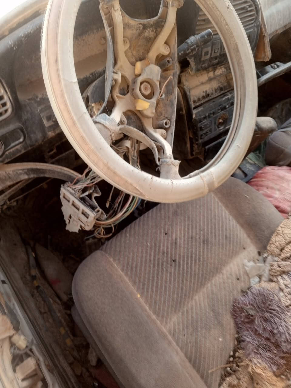 سلام عليكم كورله 93 مكينه وكير نضاف ونبيع قطع قيار  ونبيع اكامله ***********
