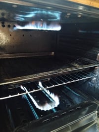 عندي طباخ نضيف مكاني البلديات 07711145213
