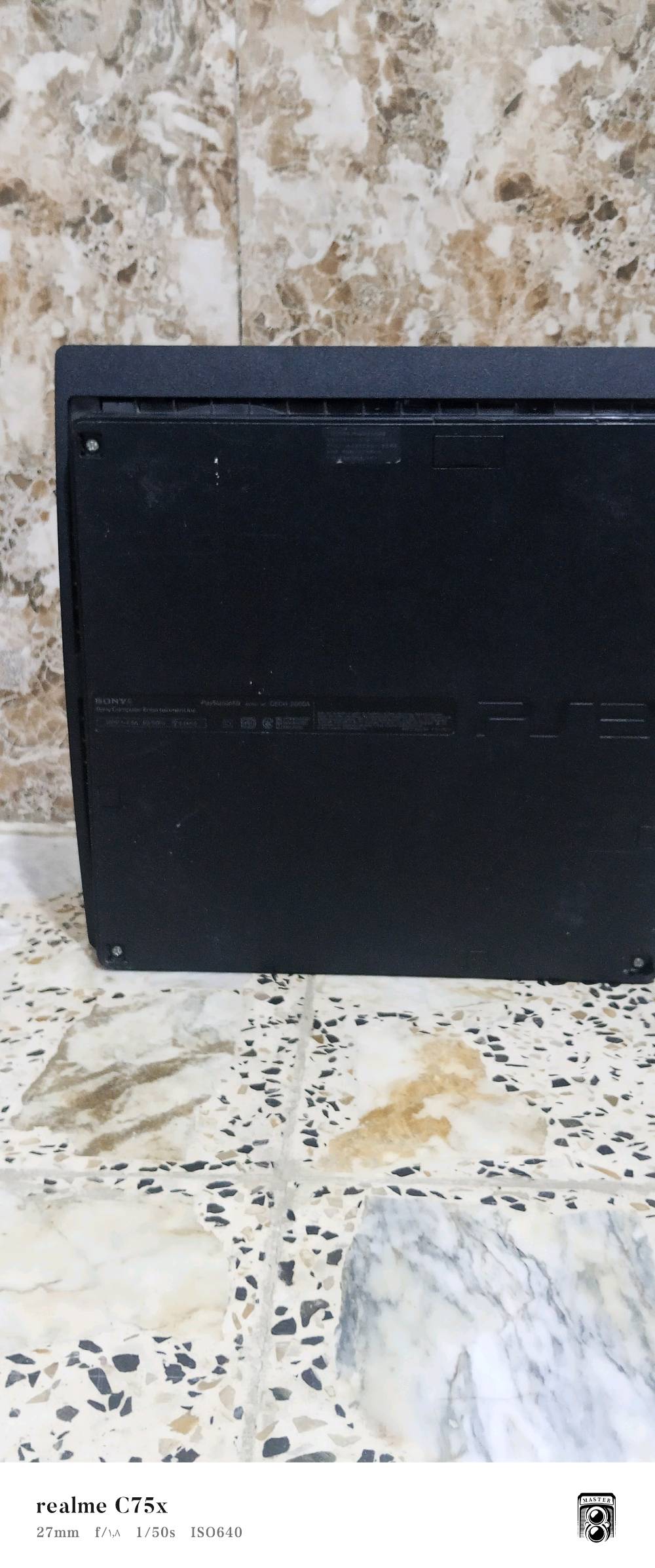 بلستيشن 3سلم اخو الجديد نضافه 90/100 مع جوستيك وحدة وكامل ملحقاته بس كارتونه ماكو  سعر: 120ربع ماينزل شراي اهلا. وسهلا