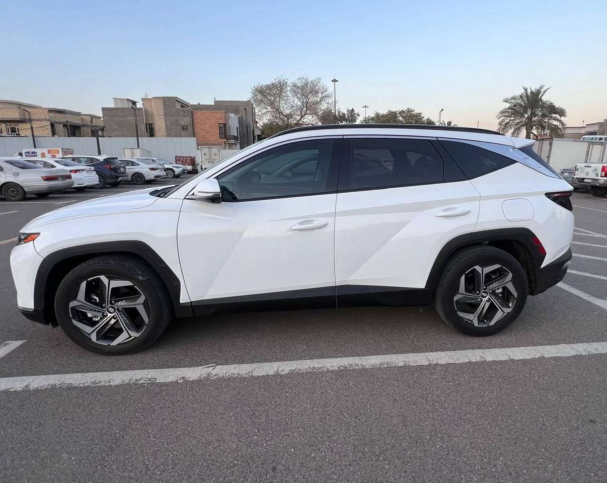 ✨  للـبـيــع🚦
هيونداي توسان 2024 Limited وارد أمريكي 🇺🇸
Hyundai Tucson

🔹 اللون: أبيض شذري ✨
🔹 عداد المسافة: 7,500 كم (قابل للزيادة حسب الاستخدام)
🔹 فئة Limited (أعلى فئة)
🔹 محرك 2.5 لتر 4 سلندر
🔹ناقل الحركة أوتوماتيك 8 سرعات
🔹 شاشة مزدوجة 10.25 إنج (وسطية + عدادات ديجيتال كاملة)
🔹 نظام ملاحة
🔹 فتحة سقف بانوراما
🔹 جلد مع تبريد وتسخين مقاعد أمامية +عجلة القيادة 
🔹 مقاعد كهرباء + ذاكرة مقعد السائق
🔹 بصمة تشغيل + تشغيل عن بعد +دخول ذكي +إنارة ترحيبية 
🔹كامرة امامية و خلفية + حساسات أمامية وخلفية
🔹 شاحن لاسلكي+كار بلي
🔹 نظام صوت Bose
🔹 مثبت سرعة ذكي + أنظمة أمان متقدمة (حفاظ على المسار، تحذير تصادم، نقطة عمياء)
✨سايد بريك اوتو + (Auto Hold)
✨ سيارة جاهزة للاستخدام+مواصفات كثيرة 
❇️رقم فحص بغداد تترقم جميع المحافظات 
السعر: 23,000$ قابل للتفاوض للجادين

📞 للتواصل:*********** واتساب 📲
