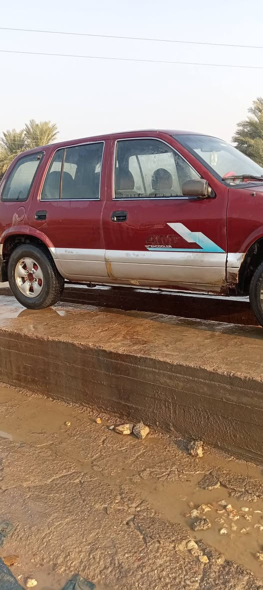 السلام عليكم سياره سبورتج 93 جاهزه مكينه بلادي كير عادي كهربائيات شغاله تبريد كامل بس كمبريسر عطل سياره حلوه ونظيفه بلاديه لاضربه ولا شي مكاني بابل القاسم راعيها يمي جيراني رقم بغداد مشروع وطني رايدها ٣٦وبيها مجال قليل ***********
