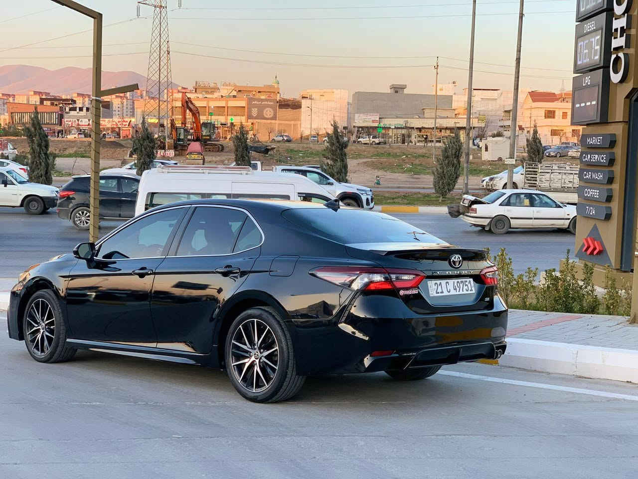 سياره كامري سبورت موديل ٢٠٢٢ سياره جديده وارد امريكي  بيها بس صبغ بنيد فول مو صقات سقف بانو راما رقم سليمانيه راعيها جانيها جنايه ومداريها بحيث اخت جديد للستفسار التصال على
***********
