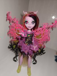 دمية مونستر • بونيتا فيمور • نظافة 100%