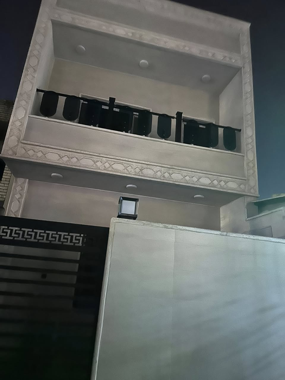 شقق‎للايجار 📢
‎شقتين من اصل اربع شقق زيرو للايجار  يرموك / شارع الاطباء / مقابيل جامعة الناجي 
‎🛑كل شقة تحتوي على  2 غرف نوم و 1 صالة و 1 حمام و 1 مطبخ 
مزودة بسبالت🛑
‎🛑 السعر 1000-دولار
مكانهة استراتيجي و مربح خصوصة بوقت الدوام لان مقابيل جامعة


**إذا كنت صاحب هذا الإعلان وتريد حذفه لأي سبب، رجاءا أرسل رسالة إلى الدعم الفني**