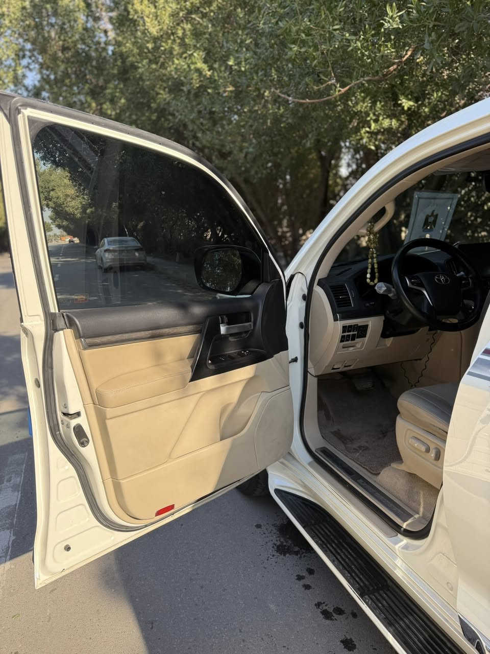 سلام عليكم
لاند كروز كراند تورنك موديل 2021
مواصفاته
العداد ليزري 
الجنطه كهربائي
ملاحظه/كراند تورنك مو شركات 
 على السونار فقط بيه صفحه محولبه
السعر 515وبيه مجال
***********
***********
