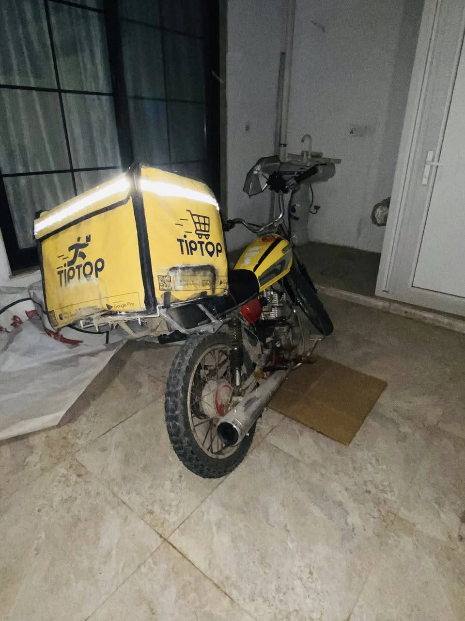 سلام عليكم للبيع قيم واخذ
دراجه مكينه تلاش خير من الله دراجه تخبل مال شغل بيها خبزه عيبها فقط چبنه ***********
