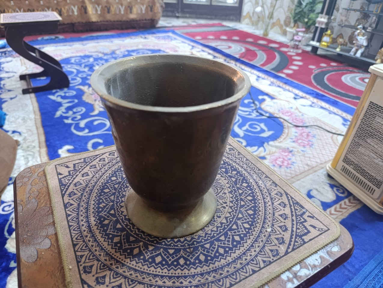 هاون ابو الاانكر وزنه 5 كيلوارتفاع 17 سم واليده ارتفاع 26 للبيع سعره 100 وبي  مجال مكاني بغداد الكريعات هاتف ***********لايوجد توصيل
