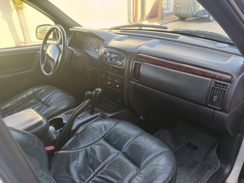 جيب لاريدوو موود 2000بوو فروشتن اتووماتيك ده بل اكسل جوارجام كاره با مه ر كه زي كونتروول  كووشن كاره با جلدجوار تاي تازه كيروومه كينه ي به شه رت بي بووياخ ده عوولي دراووي نييه فه حسوو سه نه وي ره قه مي تا زه تا 2028سعري 78كه لا كه ميك معا مه له زم *********** السليمانية, العراق
