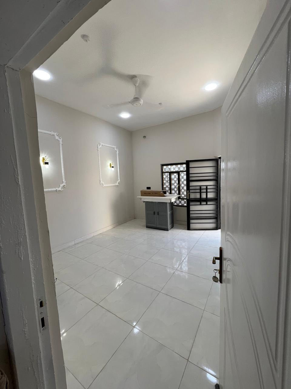 سلام وعليكم بيت للاجار شط العرب شارع زين العابدين غرفتين ودوانيه وهول ومطبع
سعر اجار ٤٠٠ قفل 
استفسار اكثر ***********
