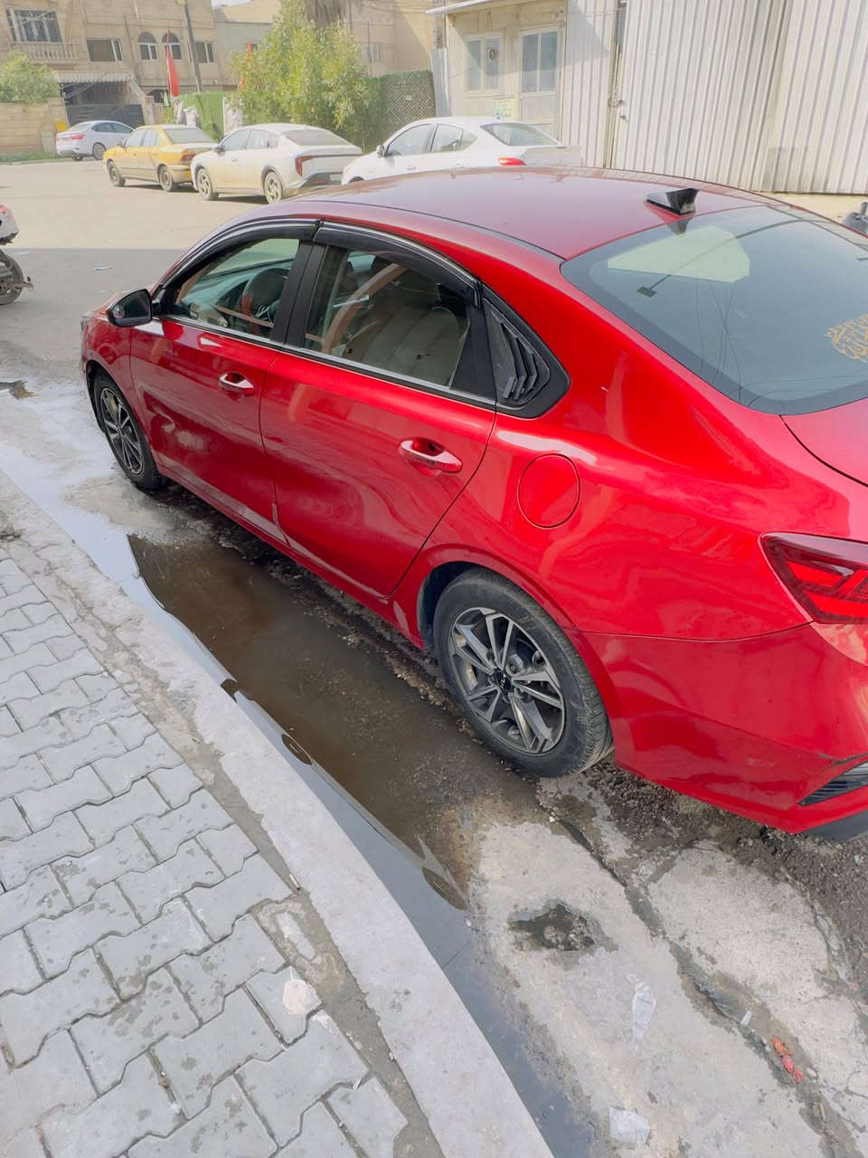 ياالله السلام عليكم
فورتيLX مديل 2023 موصفات عاديه 

معروفه تحكمً كامره تحكمات توقف ذاتي 

3وضعيات قياده شاشت عطلات يعني معروفه 

سياره حادثهه جاملغ الخلفي الايسر راجع بارد 

وصبغ ع كد ارقم الخلفي فقظ صور الحادث يمك 

سياره ماشيه 57m رقم بغداد بسمي  

مكان سياره شارع فلسطين  

هذا رقمي ***********
