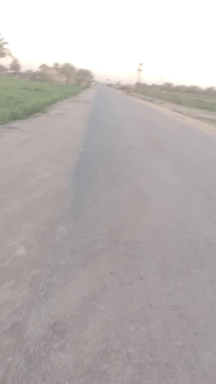 السلام عليكم اربعين دونم باسم شخص واحد كافه الخدمات ماء نهر وماء إساله وكهرباء وتبليط  بين الجهتين كما موضح في الصوره. الموقع ورديه خارج الطابه للاستفسار اكثر الاتصال على الرقم ***********
