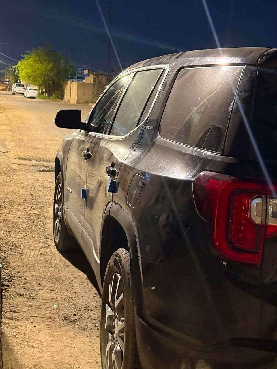 السلام عليكم 
GMC ACADIA 2023 SLE 
رقم أربيل وارد أمريكي ضربتها جنطه وبيها بارد بالجاملغ وصبغ باب الراكب محرك 4 سلندر تيربو سيارة خير من الله حلو واقتصادية ماتصرف ماشيه 73 الف كيلو السعر 215 وبيهة مجال للشراي مكان السيارة بصرة تواصل واتساب او اتصال بأي وقت : ***********
