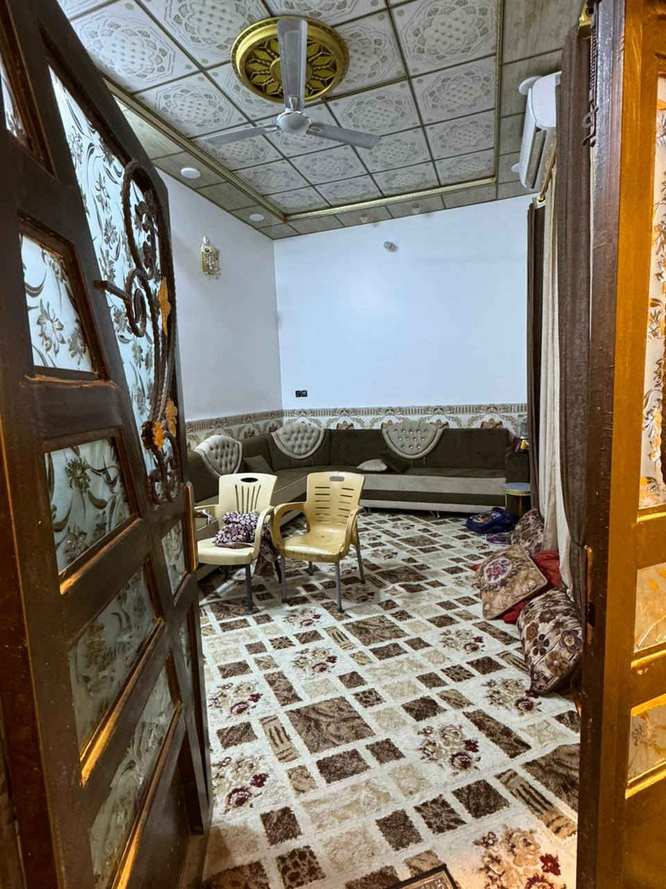 3.🏠 بيت 100متر للبيع طابق واحد ب الحولي حرف Tشارع15 قرب شارع جامعة الكفيل منطقه 63.
🟤الاساس صب والسقف صب كاشي وسيراميك وسقوف ثانوية. 

🟣يحتوي ع غرفة وصالة ومطبخ واستقبال وصحيات. 

للأستفسار ع هذا الرقم *********** واتساب.
