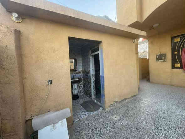 يالله بيت للبيع السعر 115 مليون مع المجال المساحة ٢٠٠ متر طابو صرف غرفتين نوم وصاله واستقبال ومطبخ وصحيات داخليه وخارجية منور وطارمه بناء حديث طابوك صب مسلح كل الخدمات موجودة العنوان طويريج أم الهوى القديمه شارع أبو قاسم موقع راقي كل الخدمات موجودة تفاصيل أكثر الاتصال على الرقم 
***********
