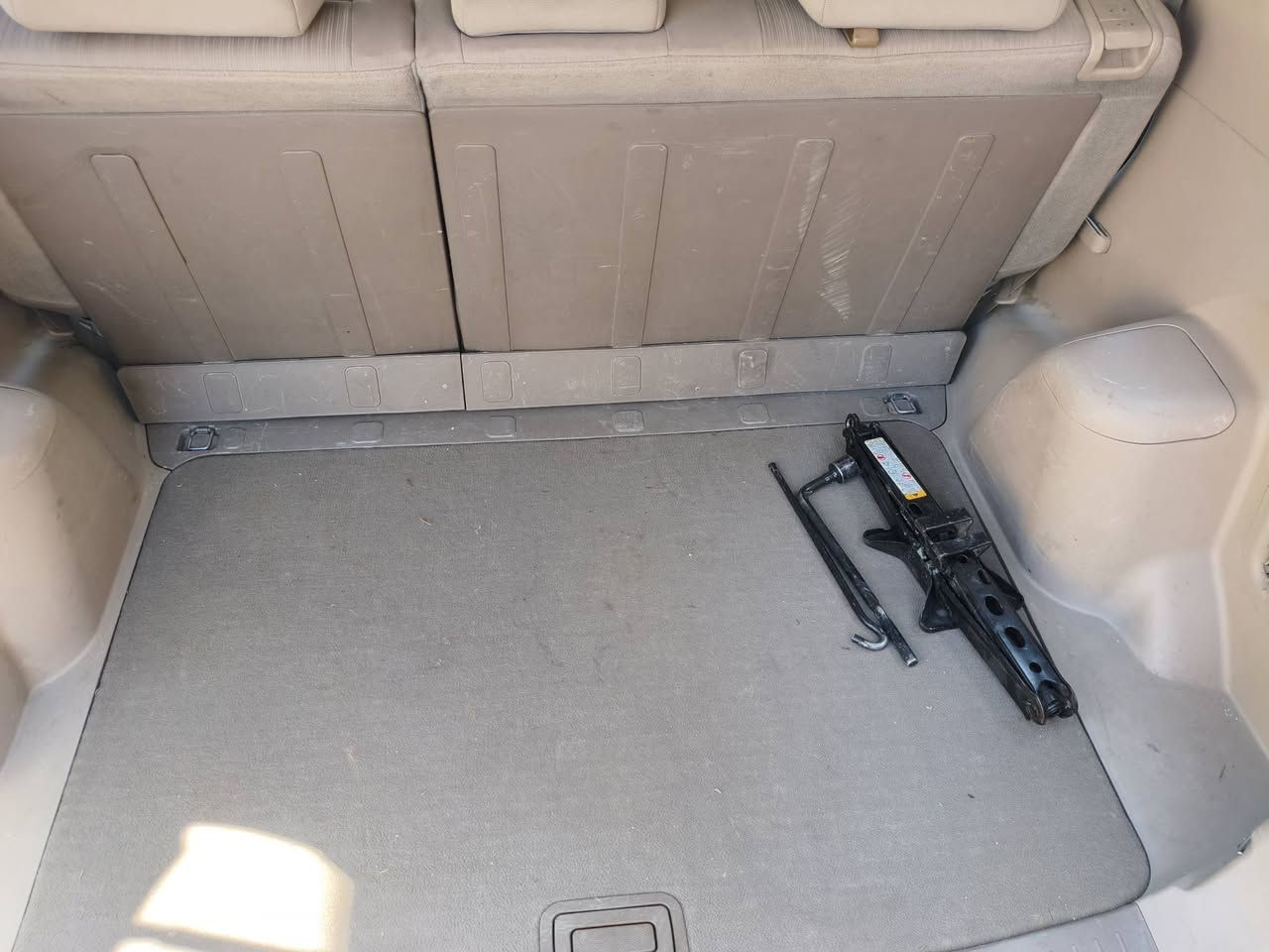 كيا سبورتج دفع رباعي 4WD اخضر زيتوني موديل 2009
صبغ بونيد جمالية + بابين جهه السائق
ماشية 280٫000 
بدون دواخل
گير ومحرك شرط   
شرط التحويل 
السعر 100 ورقه ومجال بسيط 
استفسار على الرقم  ***********
