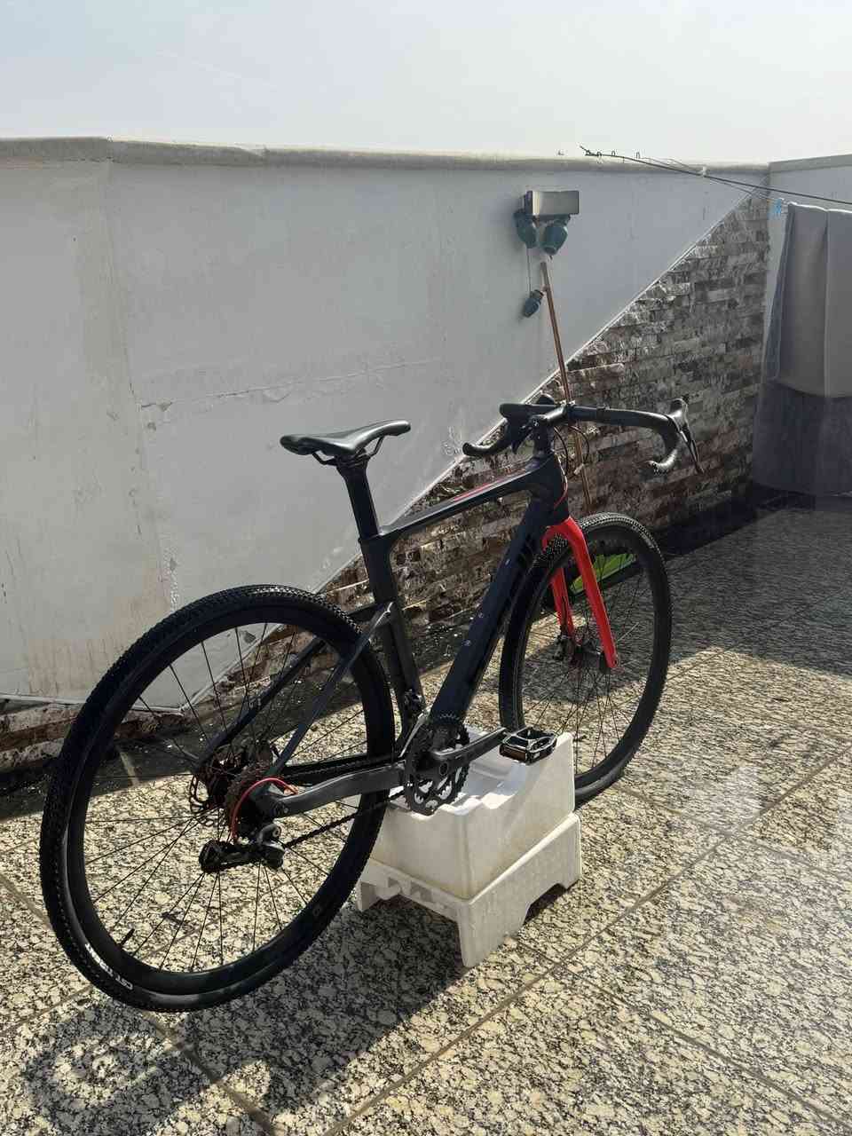 سلام عليكم بايسكل نوع بينلي إيطالي المصنع فول كاربون من شركة عجلة الخليج لون مميز مكينة 3امامي خلفي 9 عكرب شيمانو كيورة كلهن شغالة وزن خفيف كلش لان كاربون بالكامل نضافتة 90/100  الوايرات كلهة دفن وعلية تغليف ppf والسعر مليون ومية 1100 وبي مجال


**إذا كنت صاحب هذا الإعلان وتريد حذفه لأي سبب، رجاءا أرسل رسالة إلى الدعم الفني**