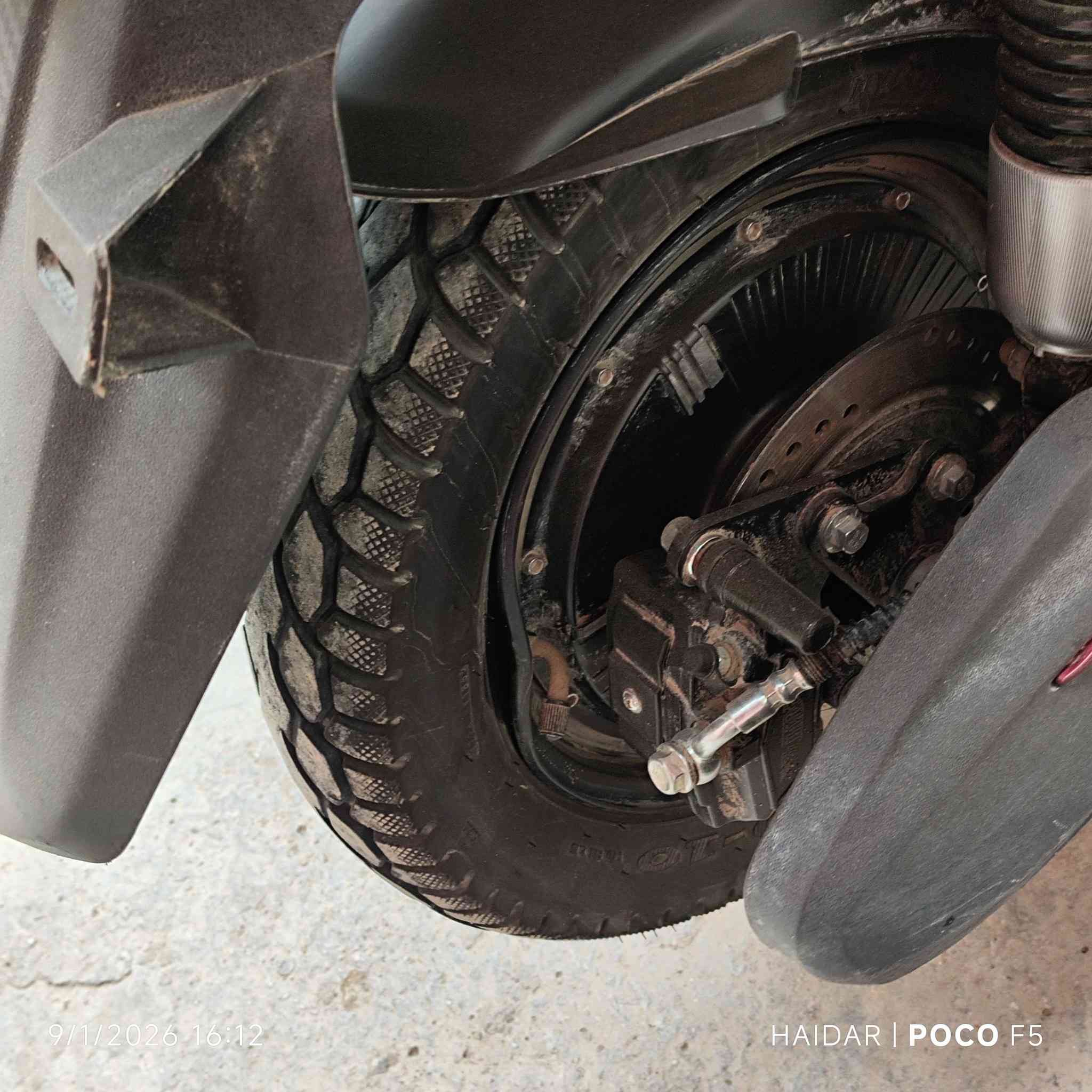 سلام عليكم عندي دراجة شحن سكنس عدد البطاريات 6 السرعه 60  البيع بيها بس الويل اعوج مثل ما واضح امامكم بل صوره السعر 650) وهاذا رقمي ولحاب  يستفسر يتواصل وياي ***********
