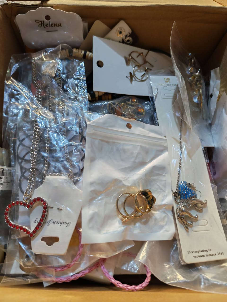 مو كل يوم تلكى هيچ فرصة…
ويمكن اليوم إذا ضيعتها ما ترجع!
💰 بـ15 ألف بس…
تگدر تبدي بيها شغل وتربح من أول يوم 🔥
📦 50 قطعة إكسسوارات
يعني ربح من كل قطعة… مو قطعة وحدة!
😏 غيرك دا يحجز ودا يبيع ويكسب…
وانت لحد هسه تفكر؟
⏳ الكمية محدودة جداً
وأول ما تخلص… انتهى العرض!
🚚 توصيل متوفر
📩 القرار إلك…
يا تبدي اليوم…


**إذا كنت صاحب هذا الإعلان وتريد حذفه لأي سبب، رجاءا أرسل رسالة إلى الدعم الفني**