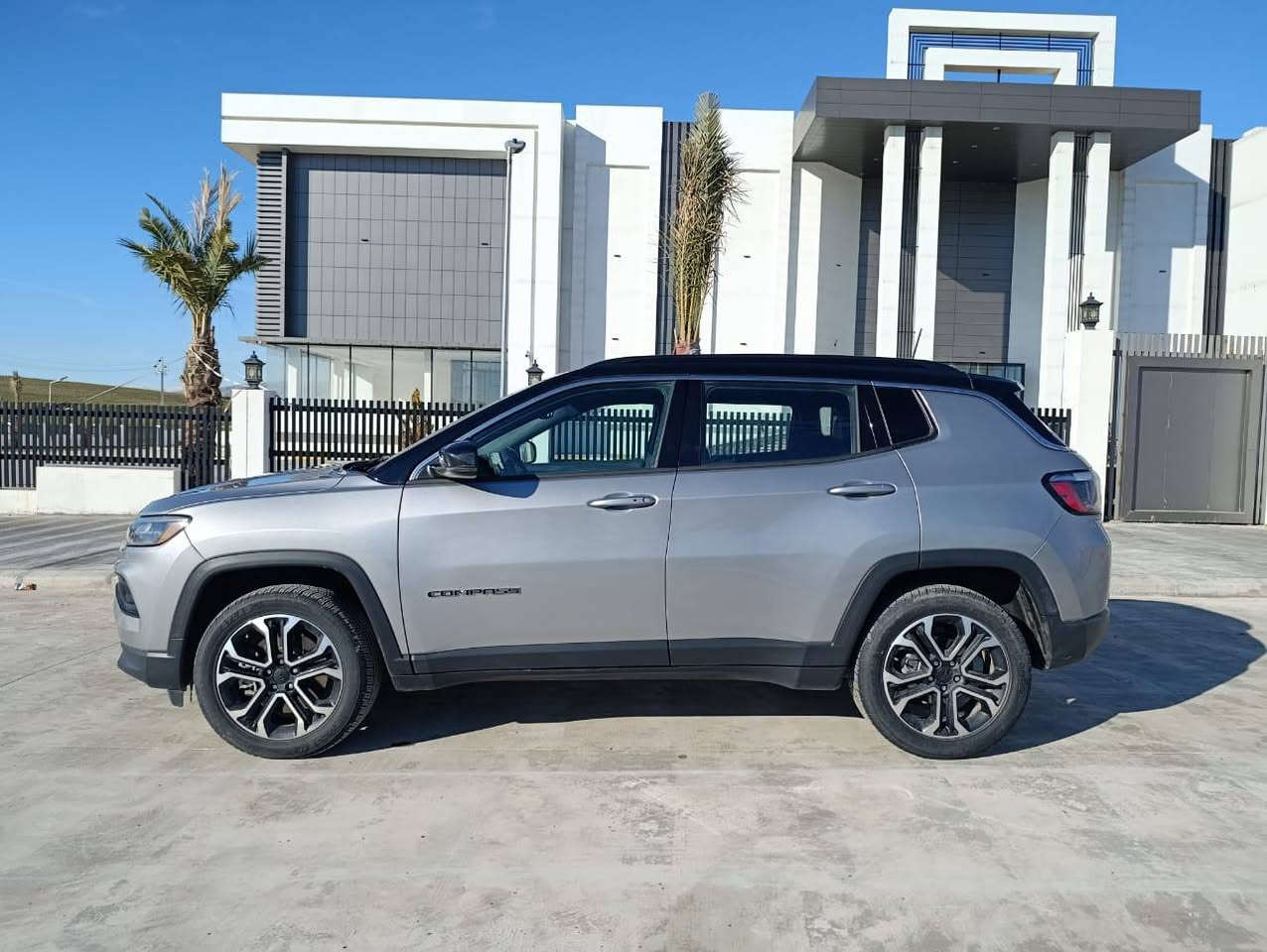 جيب كومباس limited 
موديل 2023
لون سلفر سقف اسود بلادي
ماشيه 60 الف ميل 
سعر 170 ورقه مرقم اربيل جاهز
حادث سيارة/ بدون صبغ مكفوله 👍
فقط شبرين دعاميه امامي صبغ/الباقي مكفول✋
بدون تعديل و شخوط و ملاحظات 🫰
حجم محرك 2.0 تيربو / 4 سلندر
كافه الايربكات سليمه 100 💯 بلادي ماطاك

مواصفات فول limited 1/1
بصمه+شغال عن بعد
فور ويل 4×4
كشن جلد +كهرب + هيتر
استيرن هيتر 
تبريد قطعتين
سقف اسود بلادي
تحكمات فول 
قيادة ذاتيه
تحديد مسار 
رادار امامي و خلفي و جانب 
شاشه ايباد كبير
بريك بصمه
كامره خلفيه
ويل كب كروم بلادي
بعد بيها اهواي مواصفات
سيارة على وضع الشركه كله بلادي حتى دعاميه 
راديترات و حجر بيئه  و رادار و لايتات كله بلادي شركه
شراي يتصل👇

ملاحضه ،،،👉🏻👉🏻👉🏻صور الحادث منزل بالاعلان 
للستفسار اتصال هاتفي مباشر 
***********
***********
