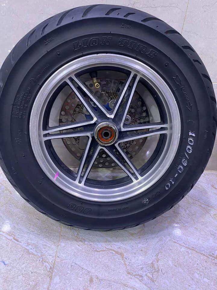 السلام عليكم ويل نجمة وتايرات وفلنجة شلع للبيع الويل مكفول من عواج ومن صبغ وكلش نضيف والطاسة نضيفة 
السعر خاص♥️.


**إذا كنت صاحب هذا الإعلان وتريد حذفه لأي سبب، رجاءا أرسل رسالة إلى الدعم الفني**